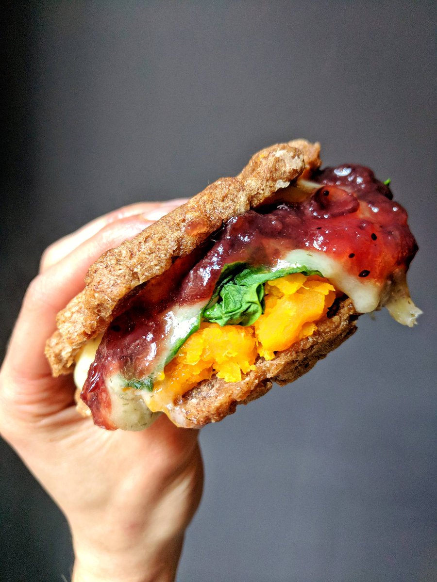 SwapFoods's tweet photo. 🧀 GLUTEN-FREE CINNAMON WAFFLE GRILLED CHEESE 🧀 Tag a friend who deserves this melty monster ☝️ Cinnamon #Swapple, cranberry sauce, ooey gooey dill havarti, kabocha squash & spinach. Swap the havarti for nut-cheese and it's vegan! https://t.co/fCkrIidPBF