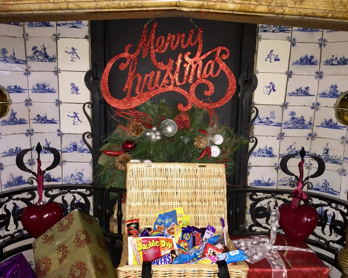 Fanhams_Hall's tweet image. A huge thank you to @PartyEvents1 for this incredible Christmas hamper!