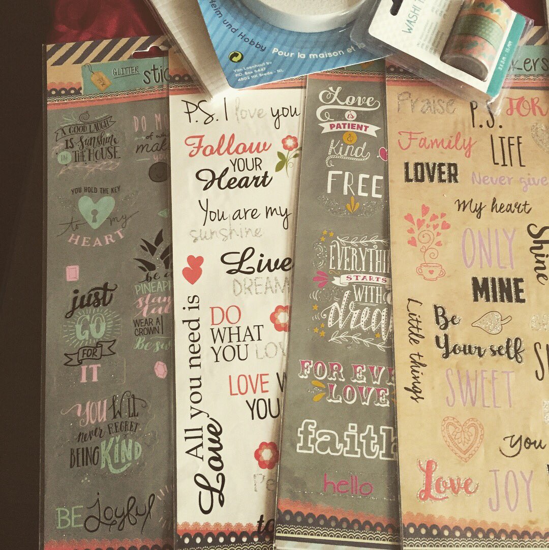 emmanucrea's tweet photo. 1, 2, 3, @ActionFR 
#emmanucrea #scrapbooking #diy #savoirfaire #sticker #decopatch #maskingtape #brads #papier #action #commeunegosse #noelavantlheure https://t.co/AL6lvbsYfX