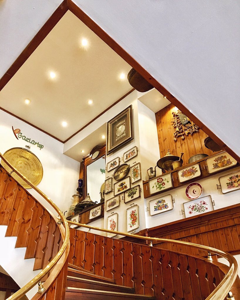 Tarihi bir atmosferde, kebabın ve baklavanın en güzel hali. 😊