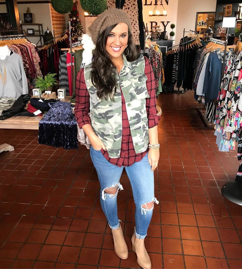 fandrboutique's tweet photo. Our stylist are ready to dress you today from 11-6! #downtowngriffin #goodvibes #shopsmall #love #camo #musthave #boutique https://t.co/o4EALKVeAH https://t.co/GmrEhUZlLX