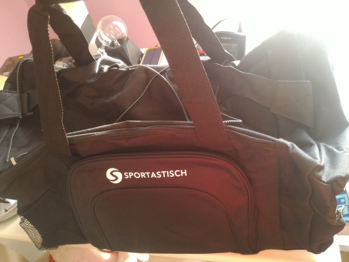 RoccoDragone's tweet photo. Borsone sportivo #sportybag #Sportastisch con scomparto portascarpe sul mio blog https://t.co/J07mj45wpl #fitness #palestra #borsone #amazon #allenamento #lifestyle https://t.co/cITuLWNJpS
