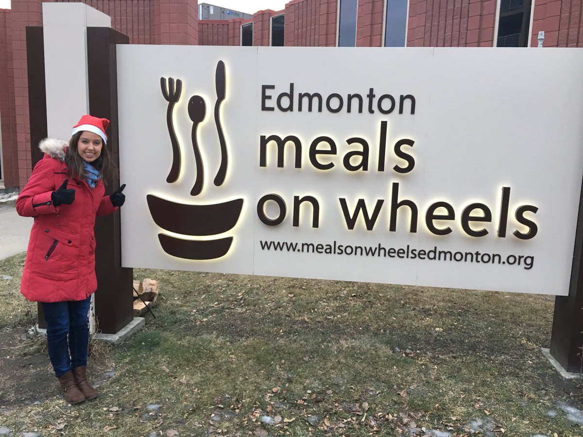 SarahRyanYEG's tweet photo. Ready to spread some Christmas cheer at @yegmealsonwheel with @craigryan49 #yeg #EMOW https://t.co/mnSIam4cRJ