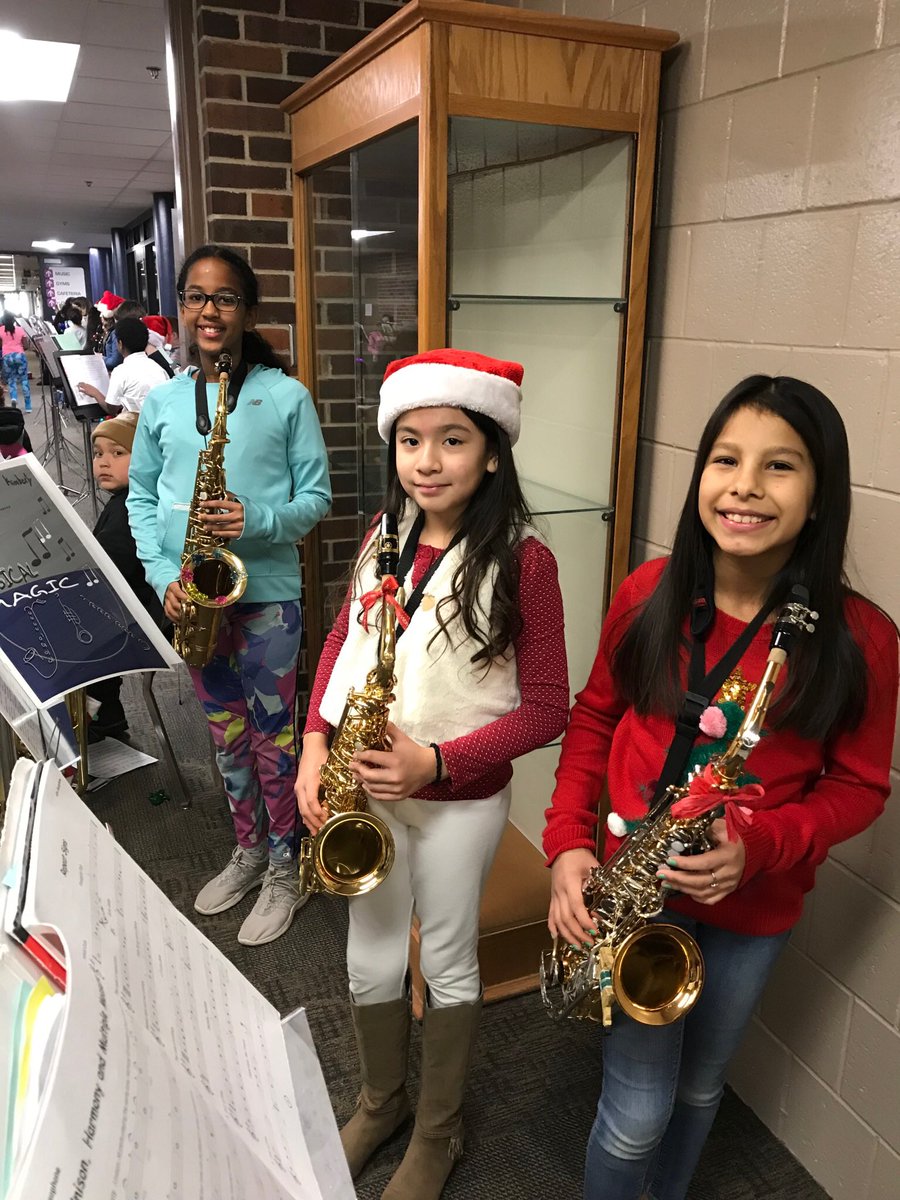 BandisGrand's tweet photo. #FoyerFest #dressforthefest #letsgoband @EPPenguins @ISD196schools @ISD196Magnets https://t.co/kPzuW6UuF7