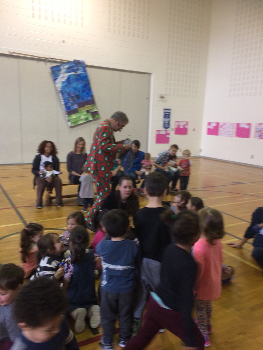 TDSB_SteveB's tweet photo. Thanks to a sponsorship by our Parent Family “Gooch” Program, Lambton Park welcomes a holiday performance by Rob Joy for pre-school to “K”! https://t.co/4GMFcBF4Kj