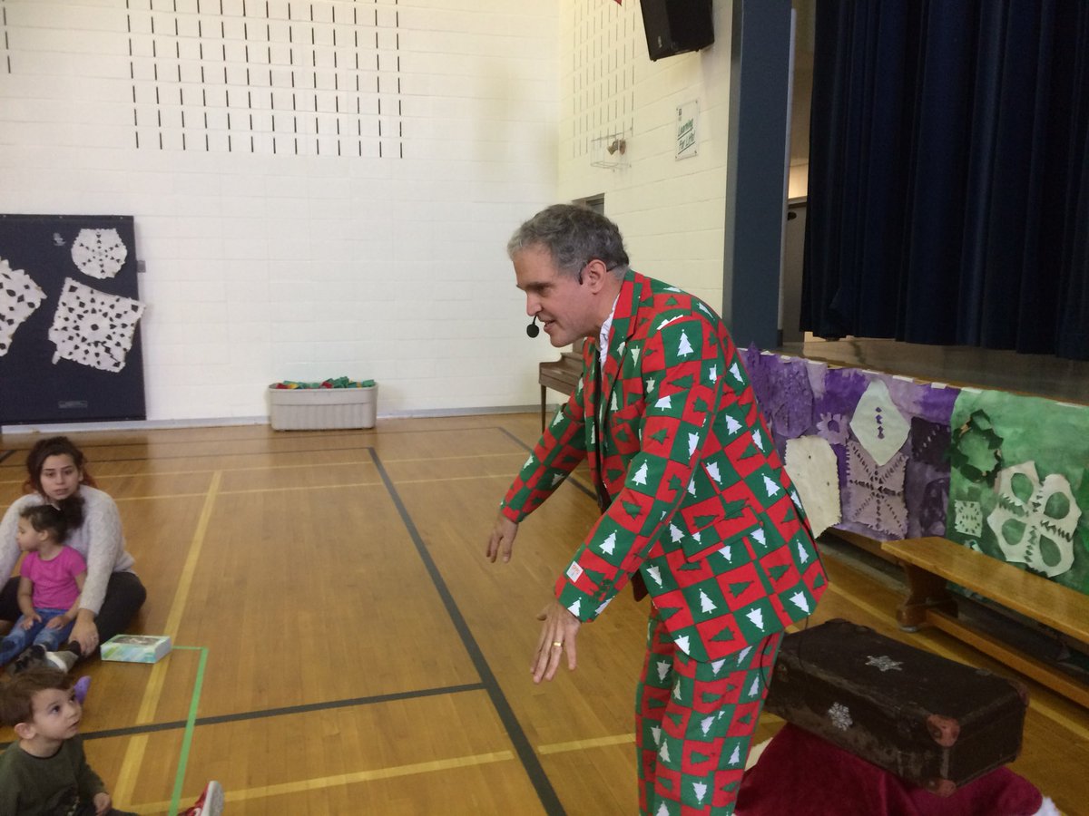 TDSB_SteveB's tweet photo. Thanks to a sponsorship by our Parent Family “Gooch” Program, Lambton Park welcomes a holiday performance by Rob Joy for pre-school to “K”! https://t.co/4GMFcBF4Kj