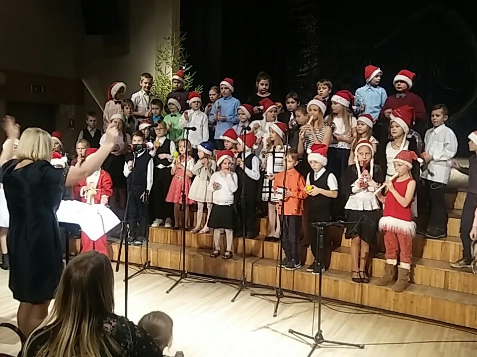 Šodien skaists Ziemassvētku koncerts Kuldīgas pamatskolas skolēniem,viņu vecākiem, skolotājiem! Patiesi priecē dvēseli!