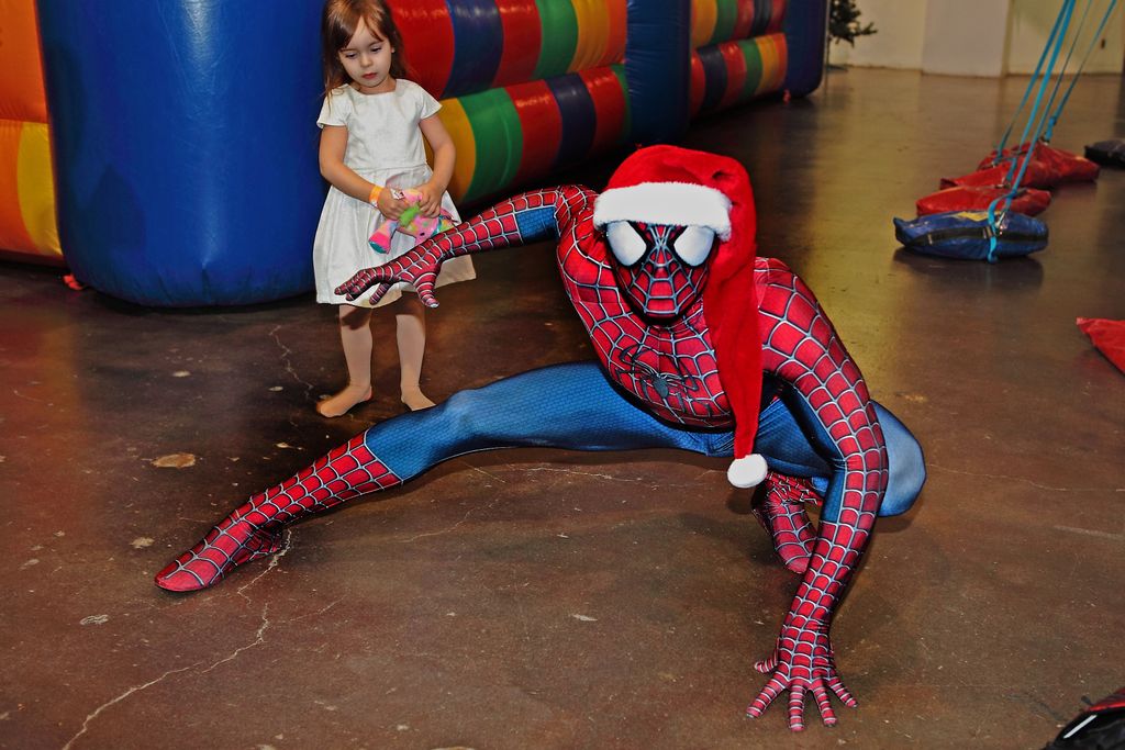 A beautiful child wondering how can @GeorgetownSpiderman move like that?  
#FJAM #FJAM2017