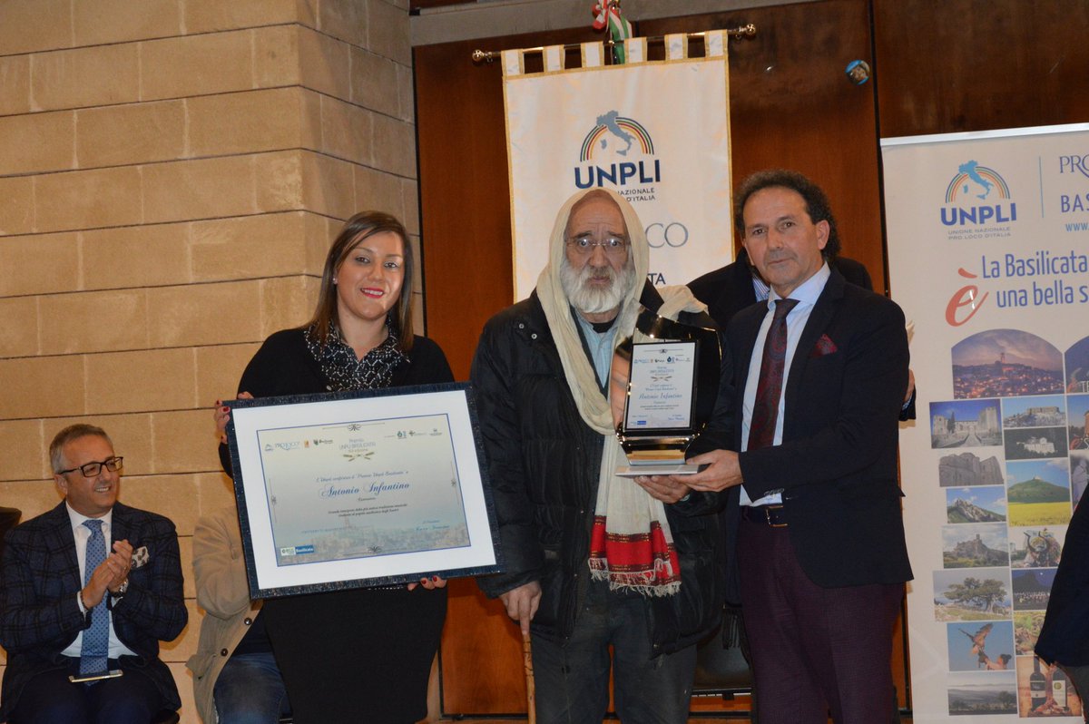 unplibasilicata's tweet photo. #PremiUnpli #Basilicata XVI Edizione 2017 con il Patrocinio di @comunedimatera @Basilicata_Tur @ancibasilicata @CRBasilicata Main Partner @BccBasilicata Antonio Infantino
<<Grande interprete della più antica tradizione musicale risalente al popolo anellenico degli Enotri>> https://t.co/R9JIHHCRqE