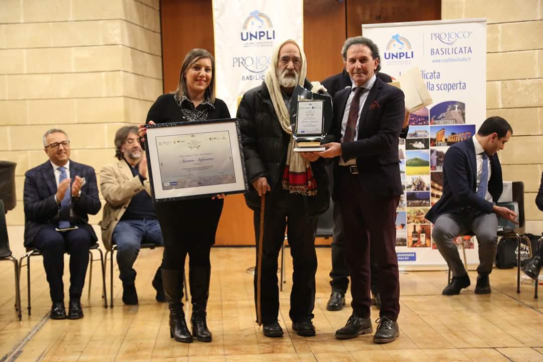 unplibasilicata's tweet photo. #PremiUnpli #Basilicata XVI Edizione 2017 con il Patrocinio di @comunedimatera @Basilicata_Tur @ancibasilicata @CRBasilicata Main Partner @BccBasilicata Antonio Infantino
<<Grande interprete della più antica tradizione musicale risalente al popolo anellenico degli Enotri>> https://t.co/R9JIHHCRqE