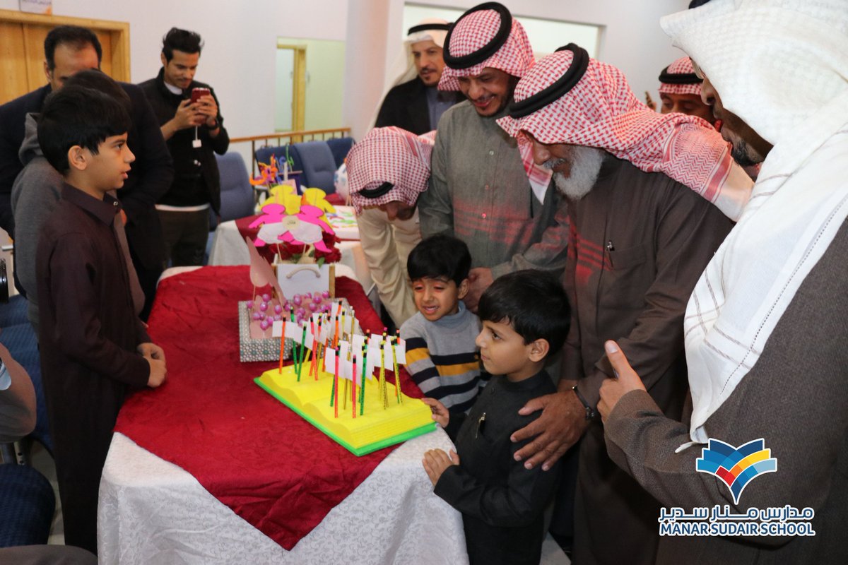 manarsudair's tweet photo. جانب من معرض اللغة العربية في #نادي_الفيحاء الذي أقامته مدارس منار سدير الأهلية بالشراكة مع نادي الفيحاء
.
#اليوم_العالمي_للغة_العربية #اللغة_العربية_والتقنيات_الجديدة @majmaah_edu @Alfaihaclub @WorldArabicDay @arabic_day https://t.co/Ns0TDREe6l