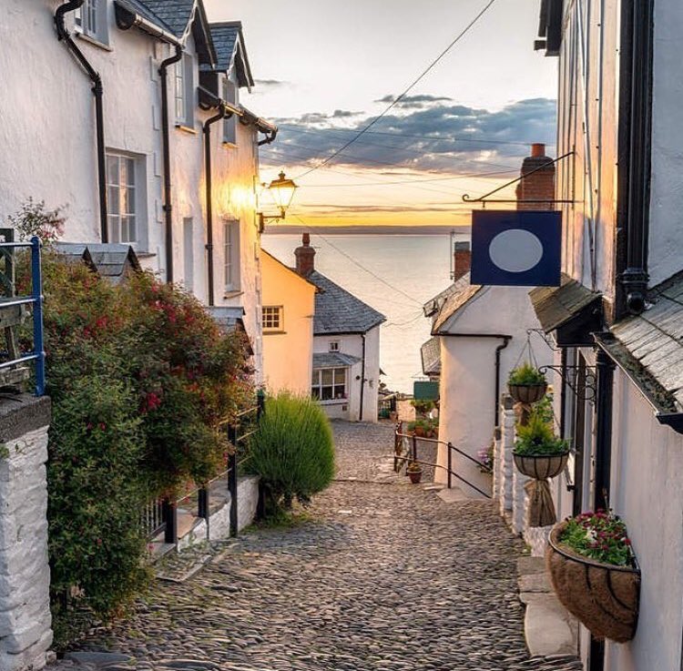 thedevonnetwork's tweet image. The wonderful seaside village of Clovelly ❤️ Has anybody been to visit? 😊💬

 #northdevon #visitdevon #devonlife #lovedevon #visitnorthdevon