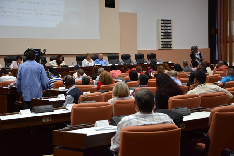 AsambleaCuba's tweet photo. #TrabajoEnComisiones #ANPPCuba: La ministra de Comercio Interior informó a los diputados  de la Comisión de Atención a los Servicios sobre el  cumplimiento del  plan contra las manifestaciones de indisciplinas sociales, delito e  ilegalidades,  #Cuba https://t.co/tdV5kMirbT