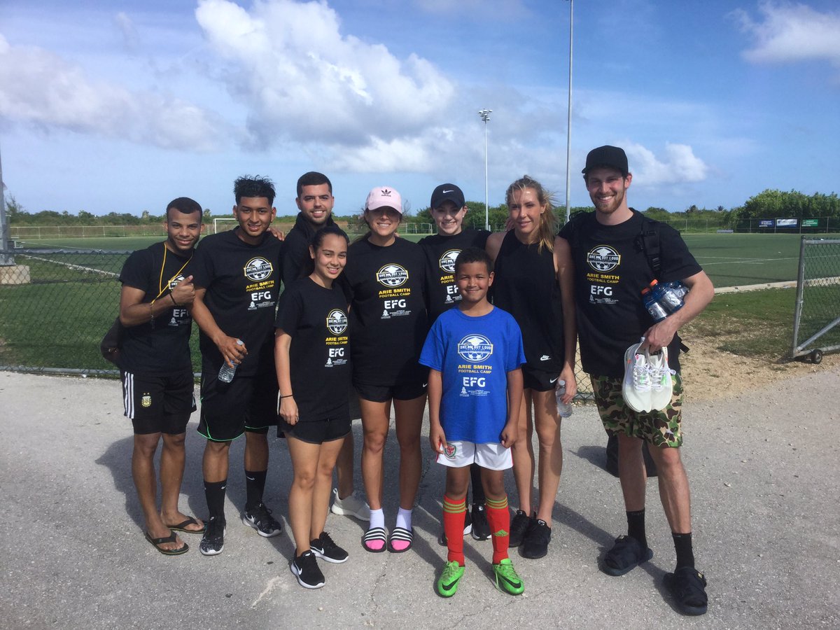 ToshFan44's tweet photo. My son and daughter enjoyed their time playing football with @ALLIE_LONG @ArieSmith7 and the team yesterday.  Thanks heaps all for what you do!  Allie confirmed that @JessFishlock is amongst her toughest opponents! ⚽️ https://t.co/EfCoNF51Yj