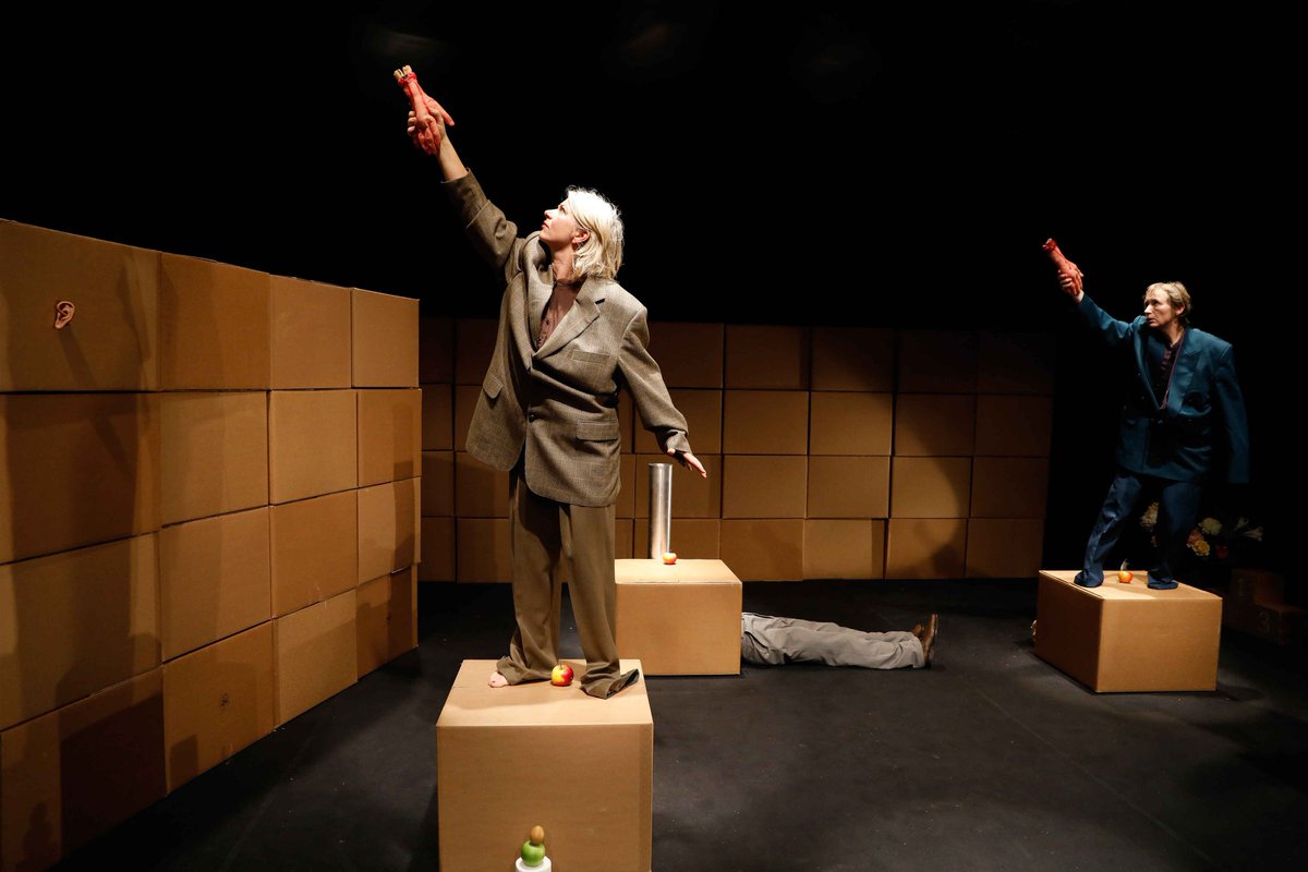 Wegens omstandigheden kan de voorstelling van #HotelModern vanavond helaas niet doorgaan. Zodra er een nieuwe datum gepland is, wordt dit bekend gemaakt op corrosia.nl