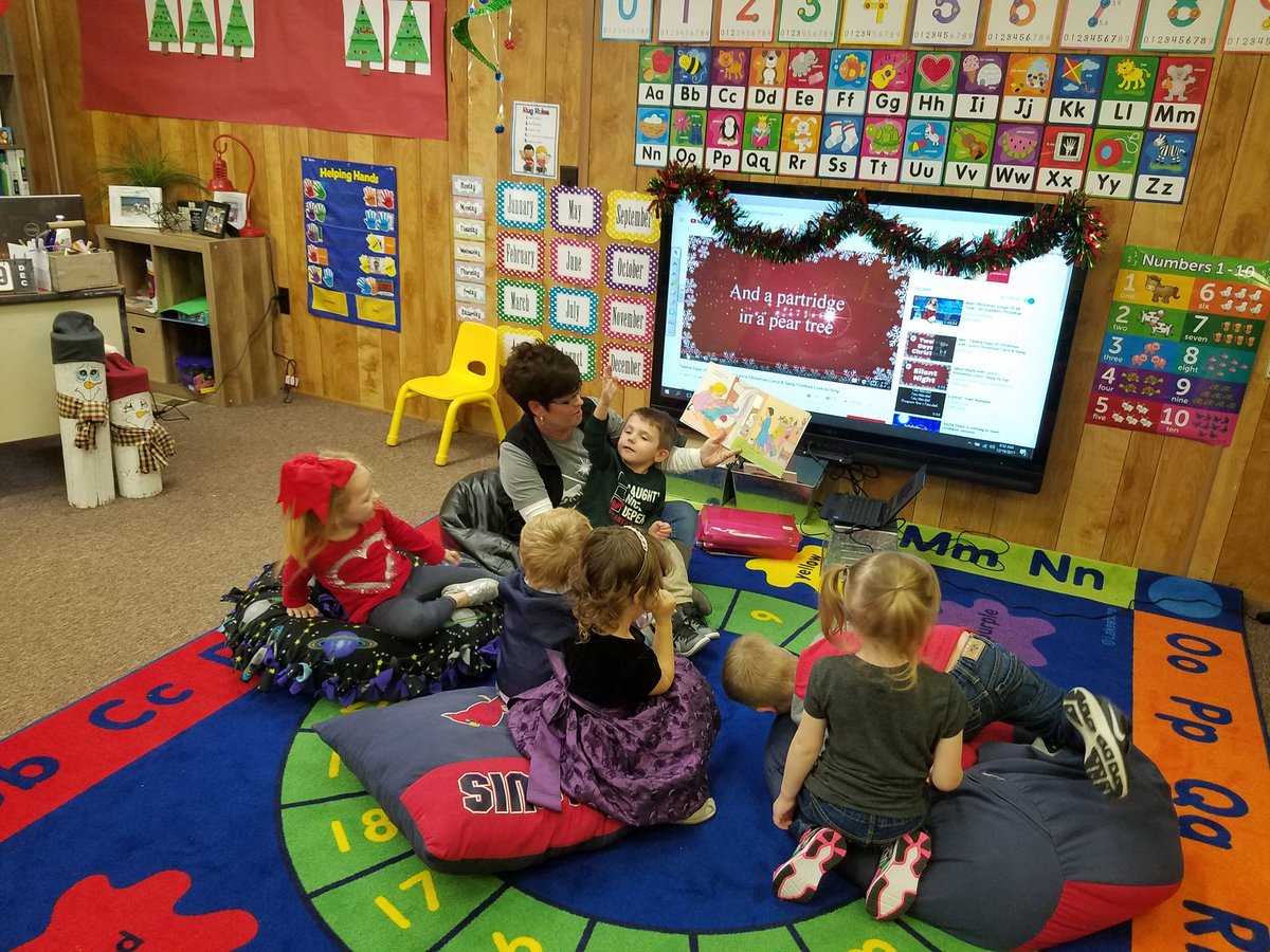 drmmbeale's tweet photo. Ms. Kristi Schlessman had a special visitor read our class a Christmas story. #senecatpc #Seneca_ec https://t.co/GrjKA8z1xw