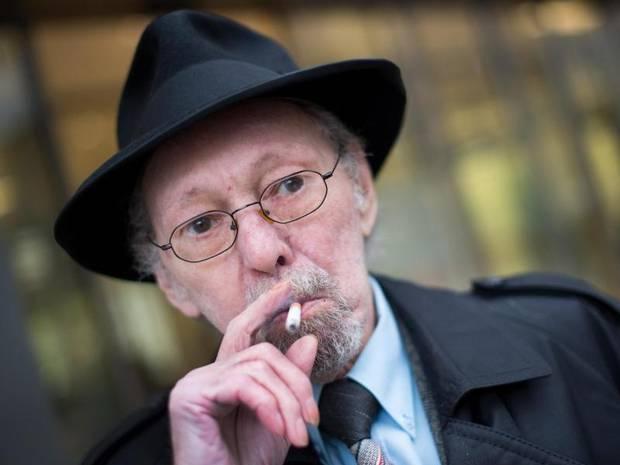 gabonn's tweet photo. Der rauchender Mieter #Friedhelm Adolfs ist tot. Er sorgte jahrelang mit einem Mietrechtsstreit in #Düsseldorf für Schlagzeilen. https://t.co/ZZBforwAVO https://t.co/bsBcJS1AiO