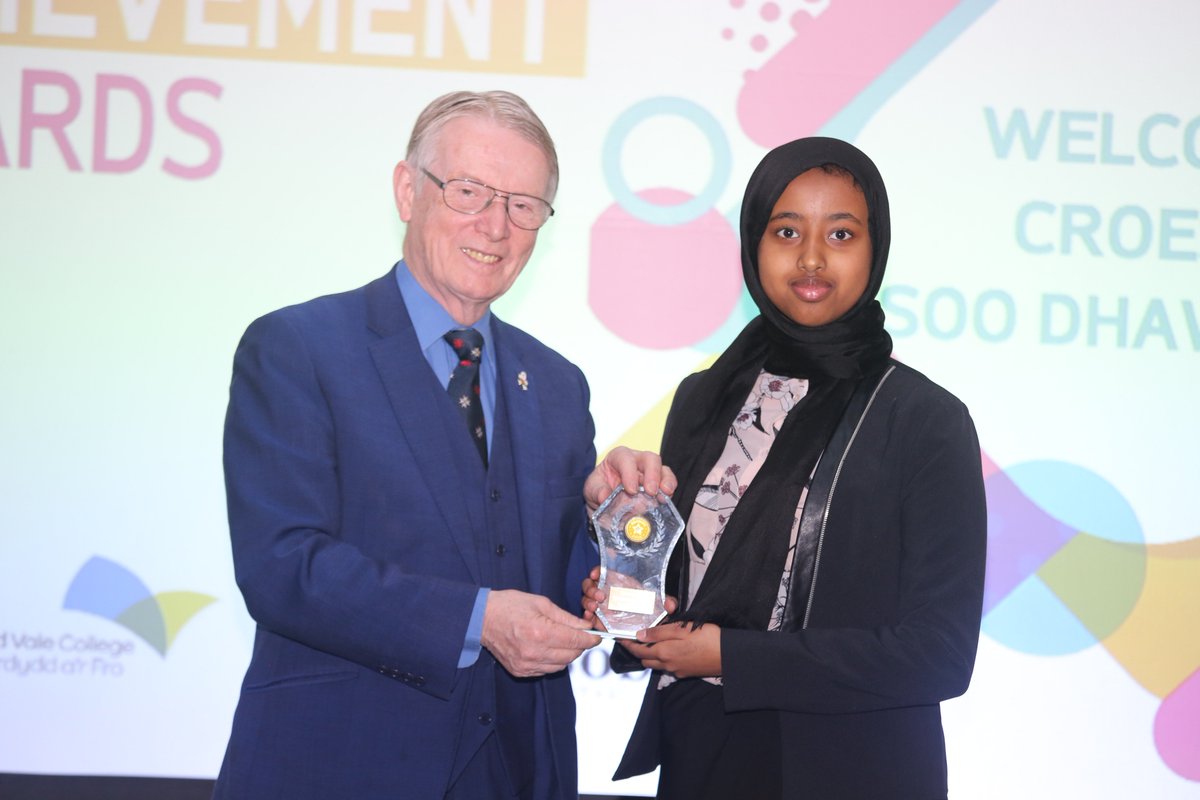 Pleasure to welcome <a href="/AlunMichael/">Alun Michael</a> to our awards ceremony, Alun is a Friend of the Somali Community and was able to support our event and help present our young people with Awards for their academic achievements <a href="/CommissionerSW/">South Wales Police & Crime Commissioner</a> <a href="/SWPolice/">South Wales Police</a> #WelshSomaliAwards2017