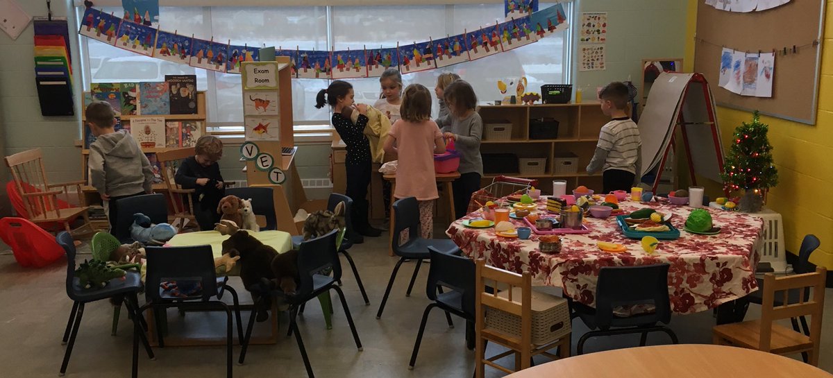 ARoseKINDER1's tweet photo. Big game of Christmas Eve here in kindergarten! #animaltable #feast @NLESDCA https://t.co/3ceiCItzZY