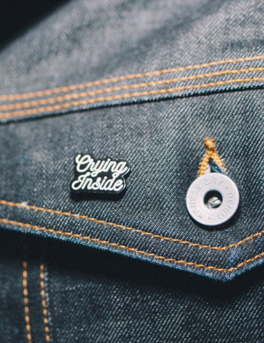 LiveListenShare's tweet image. We're insanely proud to unveil our first ever line of merch. We've been working hard for a while and partnered with some amazing folks to create a line of quality goods that help you wear your heart on your sleeve 🖤💪. Get yours at goo.gl/2bpfDJ // 📸 @mannarisms