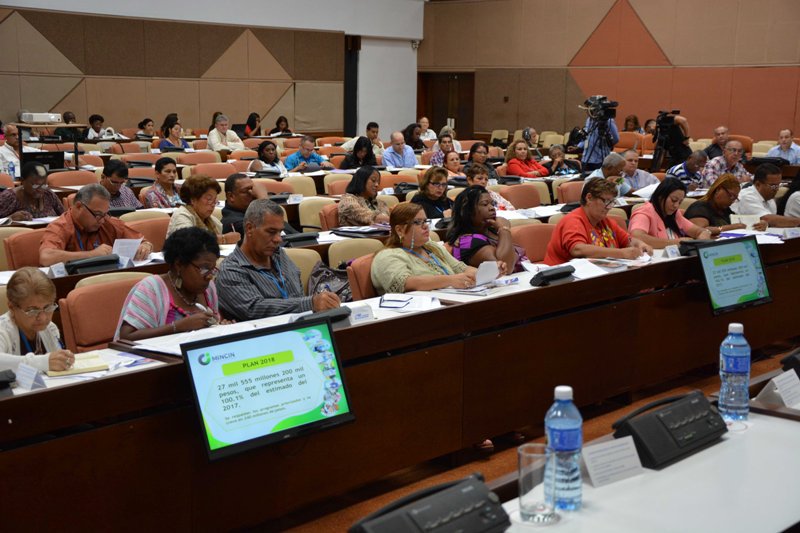 AsambleaCuba's tweet photo. 1-#TrabajoEnComisiones #ANPPCuba:  La ministra de Comercio Interior explicó a los  diputados de la Comisión de Atención a los Servicios que durante este  año se comprobó como tendencia afectaciones de la presencia de un grupo  de productos, entre ellos yogurt, picadillo de res... https://t.co/ibW45kLQwB
