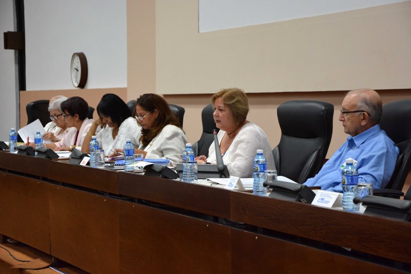 AsambleaCuba's tweet photo. 1-#TrabajoEnComisiones #ANPPCuba:  La ministra de Comercio Interior explicó a los  diputados de la Comisión de Atención a los Servicios que durante este  año se comprobó como tendencia afectaciones de la presencia de un grupo  de productos, entre ellos yogurt, picadillo de res... https://t.co/ibW45kLQwB