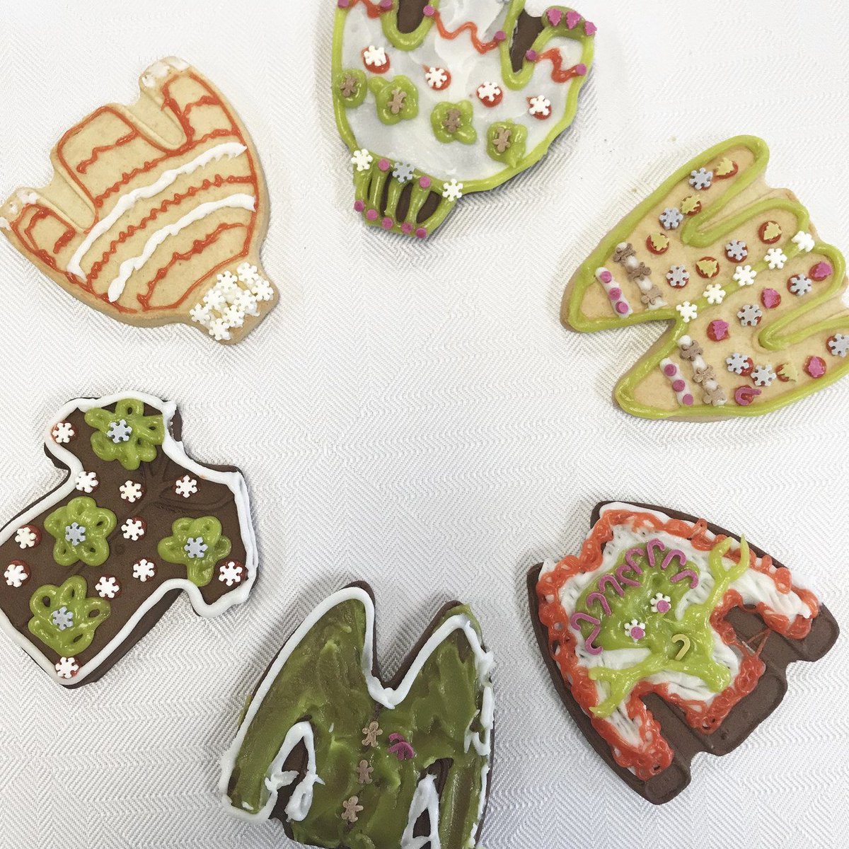 FlintGroup's tweet photo. This morning we had a little #FlintFun with cookie decorating, holiday trivia, and bloodies! We call that a successful Flintucation! πͺππΉ #agencylife #flintucation https://t.co/vfoHn1EjJe