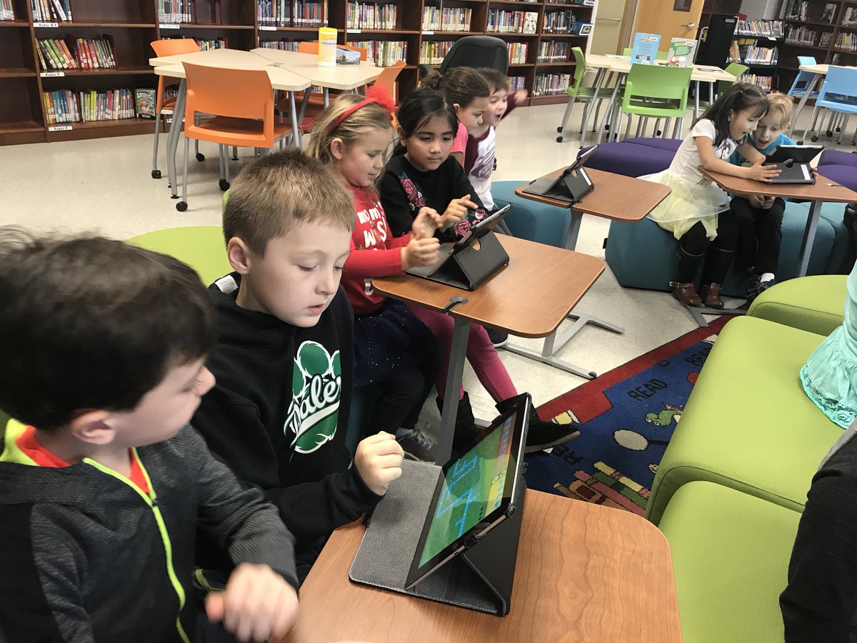 wwplib's tweet image. Coding with our partners in library today! @WWP_Dalers @TheHopkids @kodable #HourOfCode2017