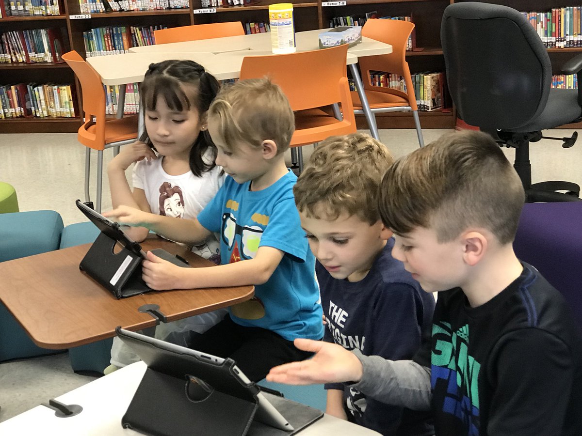wwplib's tweet image. Coding with our partners in library today! @WWP_Dalers @TheHopkids @kodable #HourOfCode2017