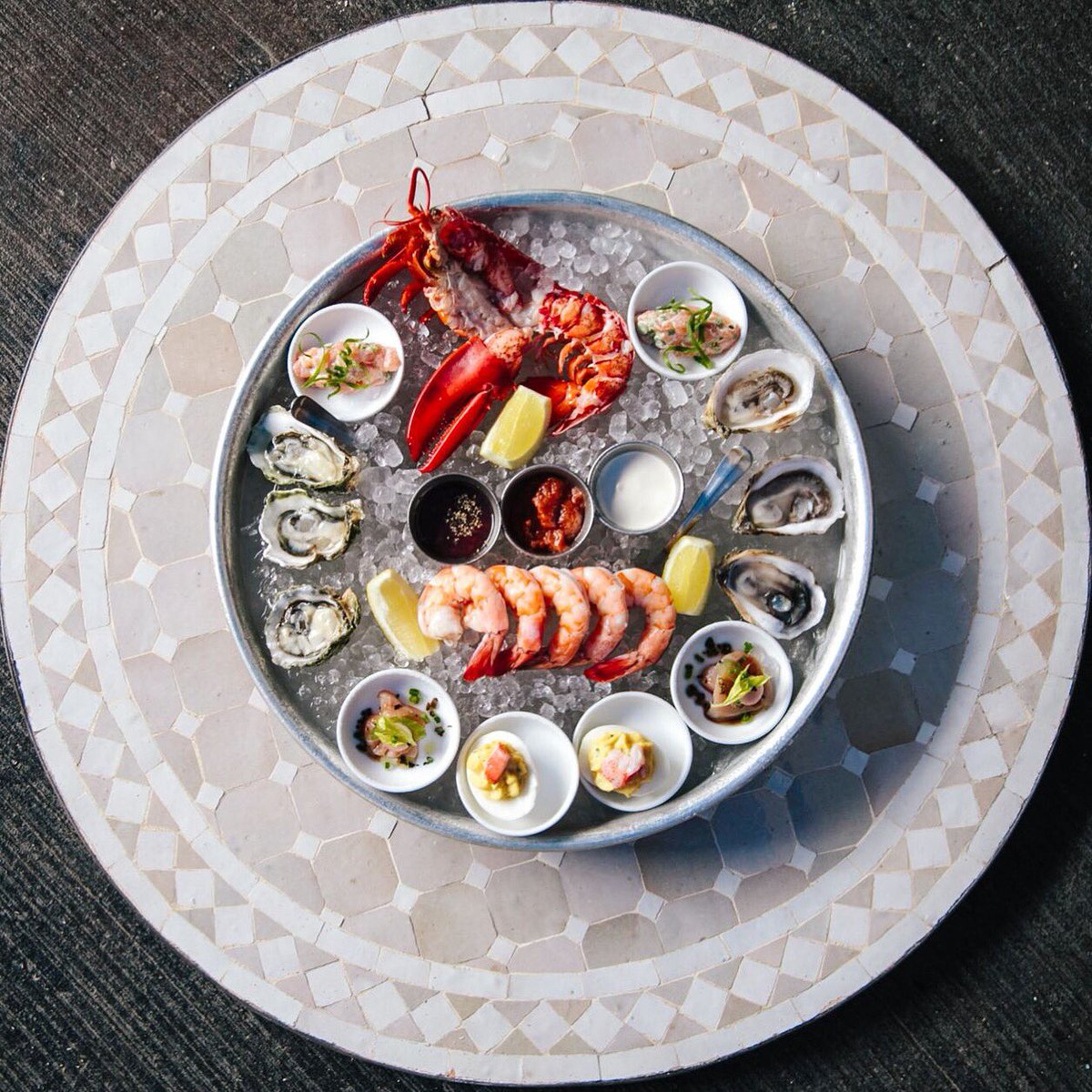 Happy Tuesday AKA Oysters n Booze Day 🥂 Oysters are just $1 a piece tonight from 5-8...