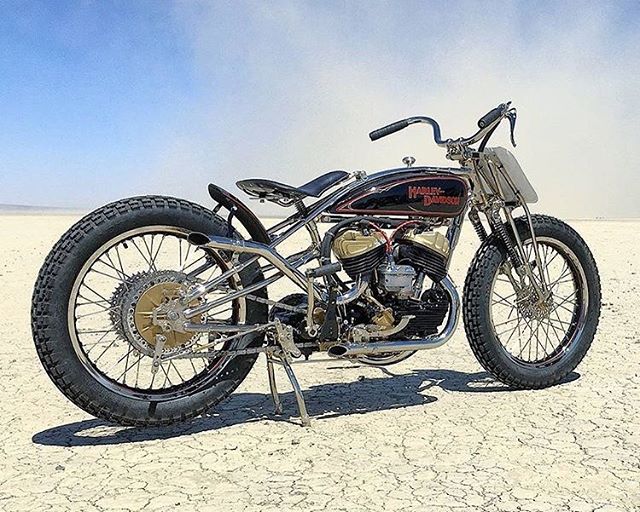 LowbrowCustoms's tweet photo. The Comet by @cheetah_4d.studio killing it! #raceeverything #race #harley #flathead #tankshift #racelife #buildsomething #buildit https://t.co/pX4NxwX9cW
