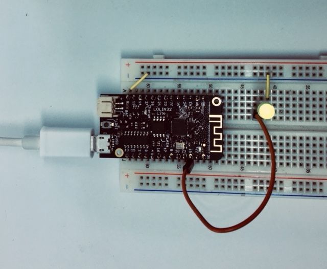 projetsdiy's tweet image. Déballage de la #Wemos #ESP32 #Lolin32 Lite. #Test du firmware #MicroPython avec un #RaspberryPi 3 buff.ly/2BdRqZN