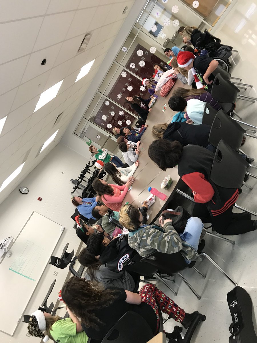 LJHS_Diversity's tweet photo. Diversity Club shared their home made gifts today with students in @mrs_k_gordon @MsCStevens classes! What an awesome experience!! We appreciate you joining us! @The_Mr_Dalton https://t.co/l8xQ3YowU1