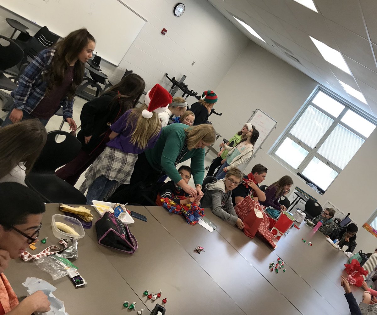 LJHS_Diversity's tweet photo. Diversity Club shared their home made gifts today with students in @mrs_k_gordon @MsCStevens classes! What an awesome experience!! We appreciate you joining us! @The_Mr_Dalton https://t.co/l8xQ3YowU1