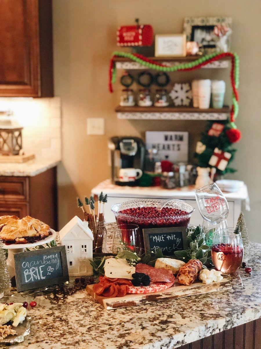 Need holiday party inspo?! Check out this easy, yet oh so festive shindig: bit.ly/2CGOkKh #BuyDrinkGive #Ad