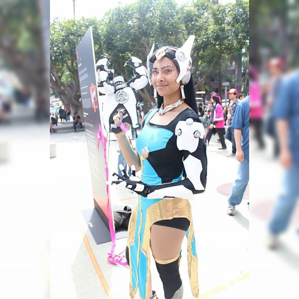 That_DeAngelo's tweet photo. #Cosplay photo of the day! @sumerbreezecosplay is the best #symmetra hands down! Gah! She is perfection! 
#Ax17 #animeexpo17 #Animeexpo #Ax2017 #Overwatchcosplay #overwatch #cosplayersofinstagram #cosplayer #symmetracosplay #AZcosplay #Blizzard #Blizzard… https://t.co/shbdedCUlo https://t.co/9tikJLt0u0