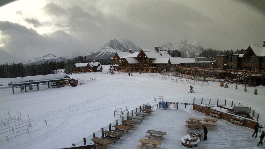 Ski Big 3:  🚨❄️🚨 17cm overnight at <a href="/SkiLouise/">Lake Louise Ski Resort & Summer Gondola</a>, 15cm in past 24 hrs at <a href="/SunshineVillage/">Sunshine Village</a>, and 4cm at <a href="/MtNorquay/">Mount Norquay</a>, powder is back in town with more snow expected over the coming days!