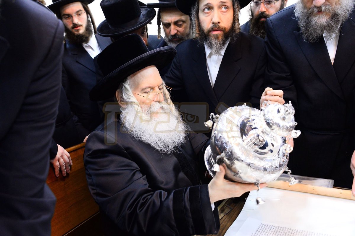 Full gallery of Bobov’r Rebbes visit in Eretz Yesroel. theahblick.com/?p=125146
