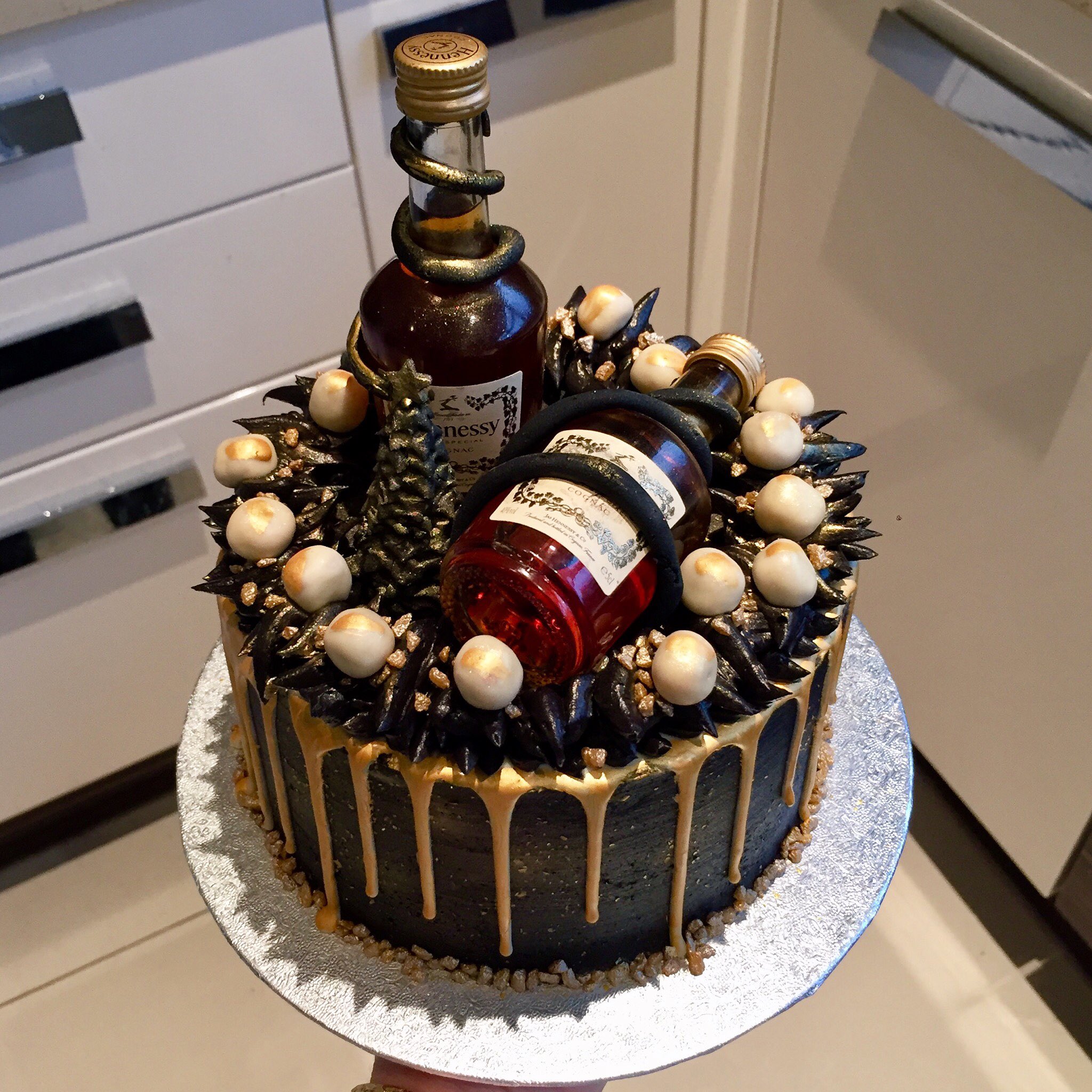 Pashmk Black And Gold Hennessy Cake With My Cute Lil Sugar Paste Christmas Tree Lol T Co 2kuzt8oh3n Twitter