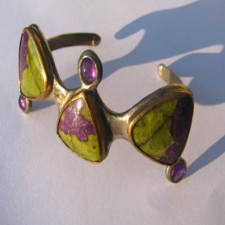 ItalyMagazine's tweet photo. Our featured artisan of the day from our #Italyshop is dedicated to Italian contemporary handmade jewelry. Every piece created by Angela Raspati using the ancient lost wax casting technique in gold, genuine silver, copper, is a unique example of its kind. https://t.co/LcapKTmz8z https://t.co/YENQxcNDvQ