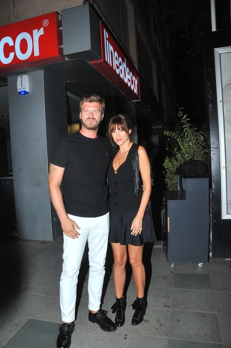 ktatlitugnews's tweet photo. Kıvanç Tatlıtuğ ile eşi Başak Dizer #BacktoRoom parti çıkışından. (orijinal boyutunda) 
#Throwback https://t.co/JrDPlIQs3v