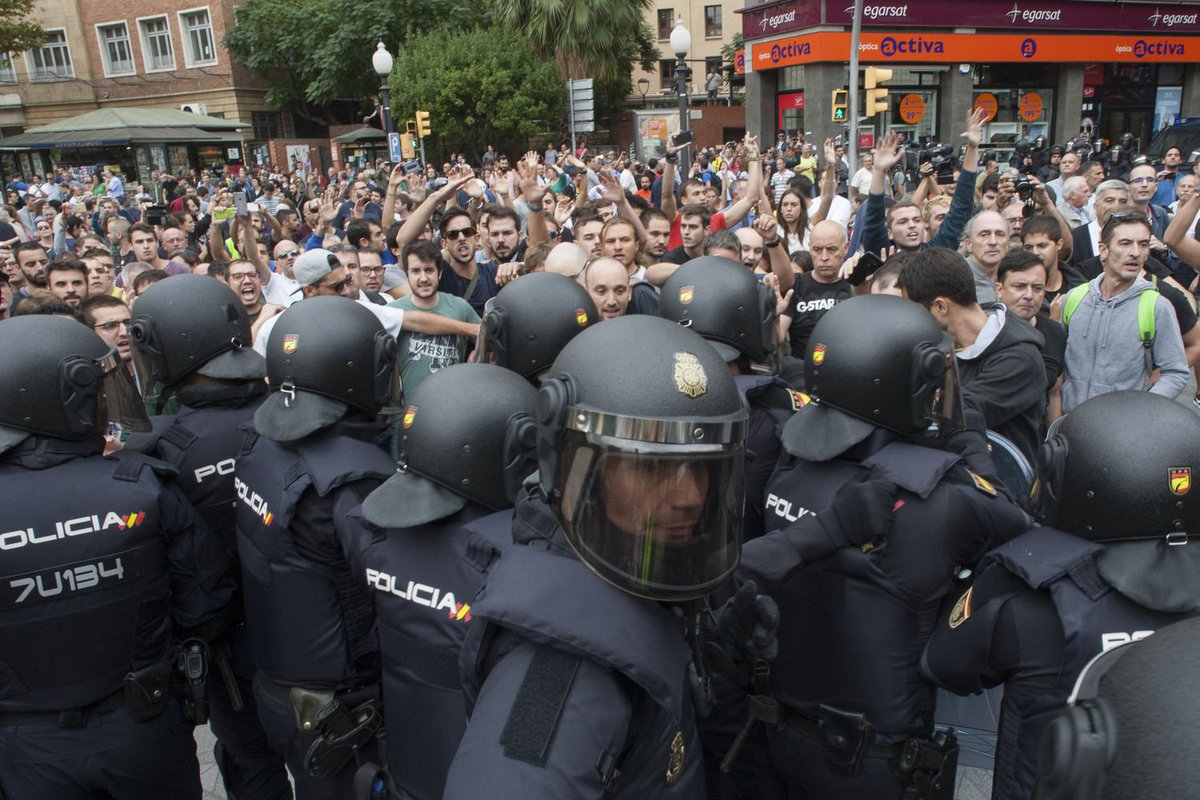 losgasull's tweet photo. Cal tenir molt present 
el passat. 

Ni oblit,
ni perdó.

#1O #21D #155esGolpeDeEstado https://t.co/86SvubSddu