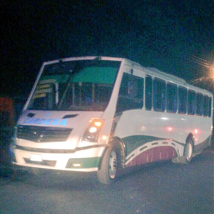 La acción inmediata de la Policía municipal de Cunduacán en coordinación con la SSP da como resultado la detención de 3 sujetos que asaltaron un camión del transporte público, se les decomisaron armas blancas y se les inicio Carpeta de Investigación.