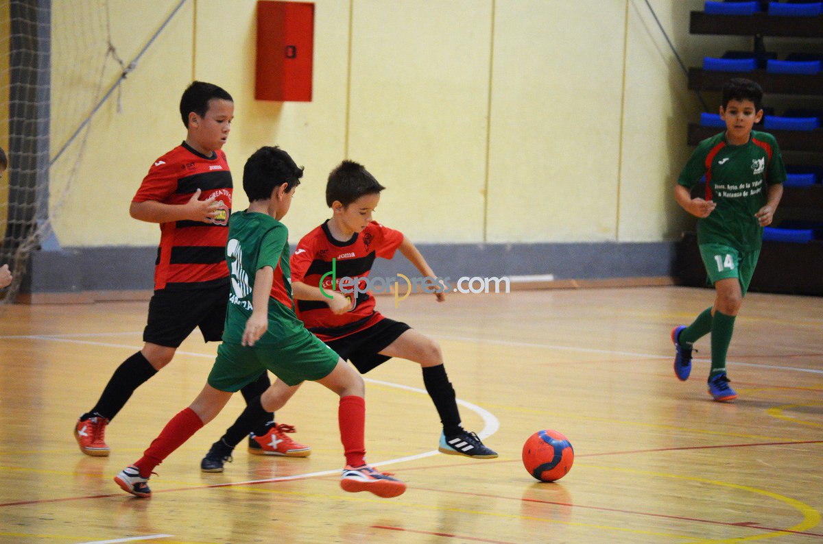 Deporpress's tweet photo. Fotogalería del fútbol sala base del 16 de diciembre.
En esta ocasión con @FsMatanza @ADDUGGI y #ChimicheFS
https://t.co/HBE9yyjIr4 https://t.co/QFYvvV7OPn