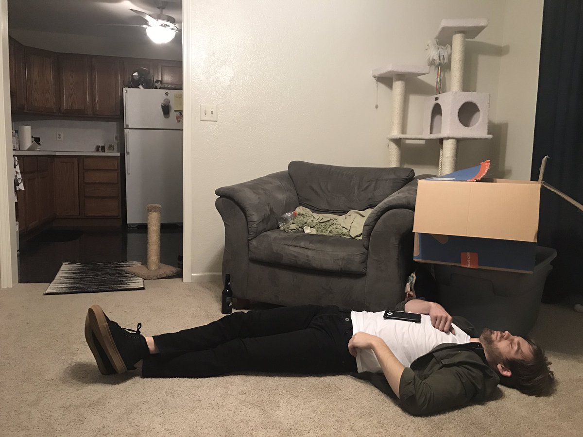 HannahWeis's tweet photo. i ask my friends to come hangout and they just sleep in my living room...... #lame #theyarefake https://t.co/8khNzWO8k8