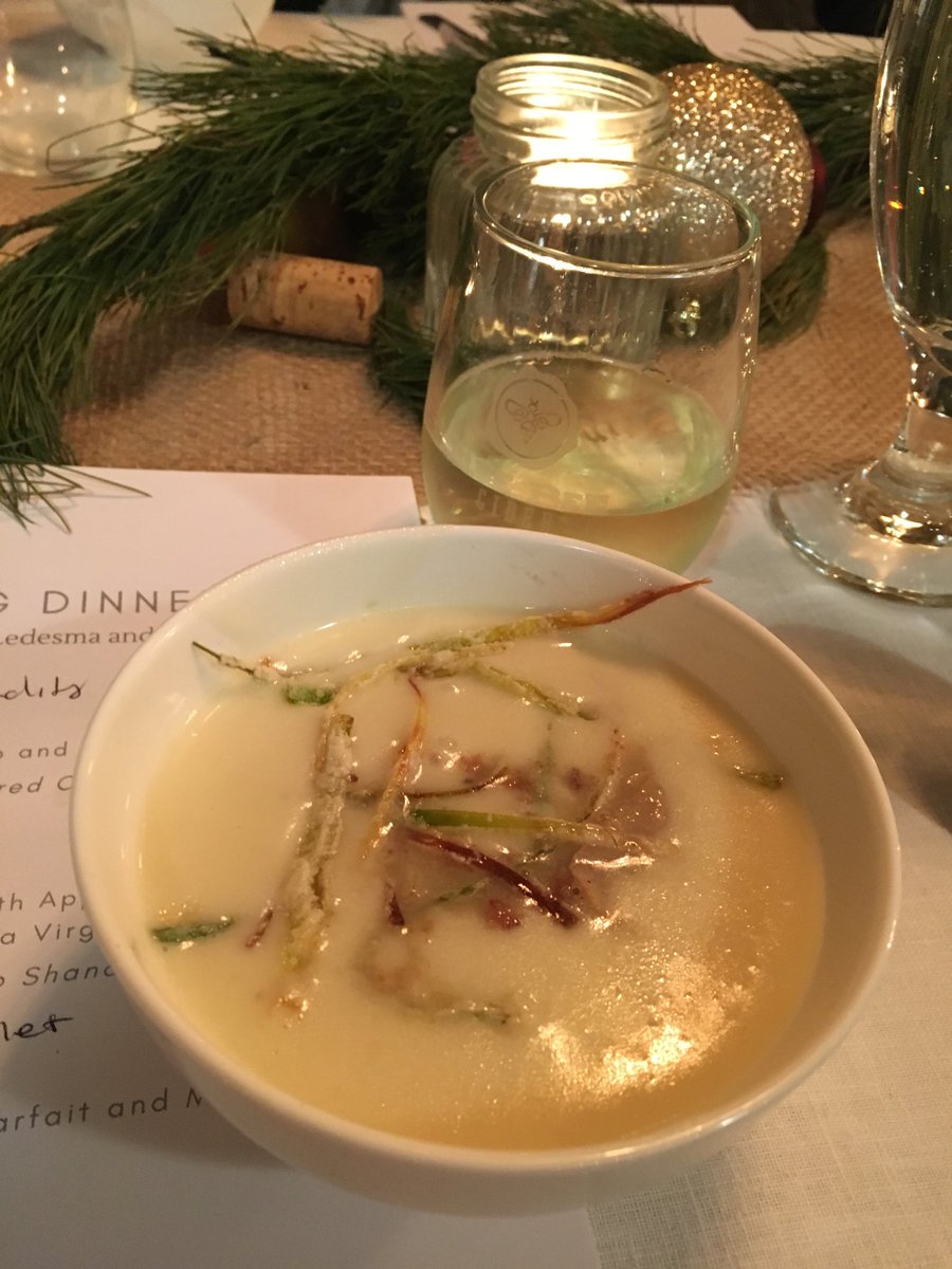 Potato leek soup w Va oysters &amp;Blue Bee charred ordinary = fave course  <a href="/perchrva/">Patirck Keirm</a> @BlueBeeCider <a href="/sarahchoirocks/">Sarah Choi</a>