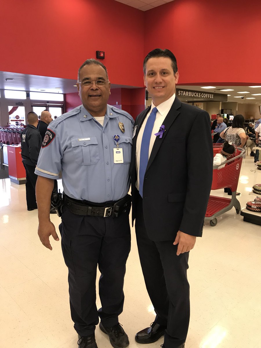 #DistrictOfChampions
Great time at Target providing 200 McAllen ISD Elem. students with a $100 shopping spree👍
Thank you Target!
<a href="/McAllenISD/">McAllen ISD</a>