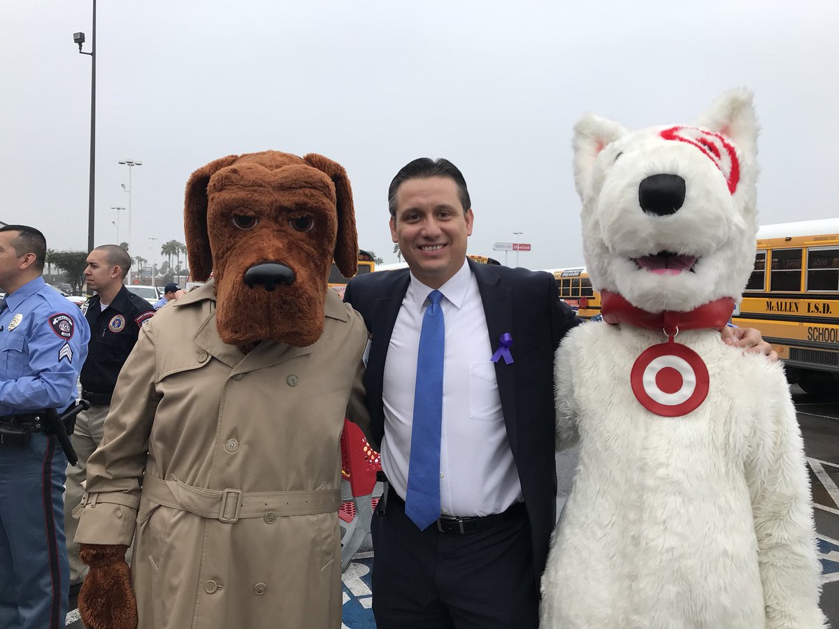 DrGonzalez8's tweet photo. #DistrictOfChampions
Great time at Target providing 200 McAllen ISD Elem. students with a $100 shopping spree👍
Thank you Target!
@McAllenISD https://t.co/jDa5qGiWfY