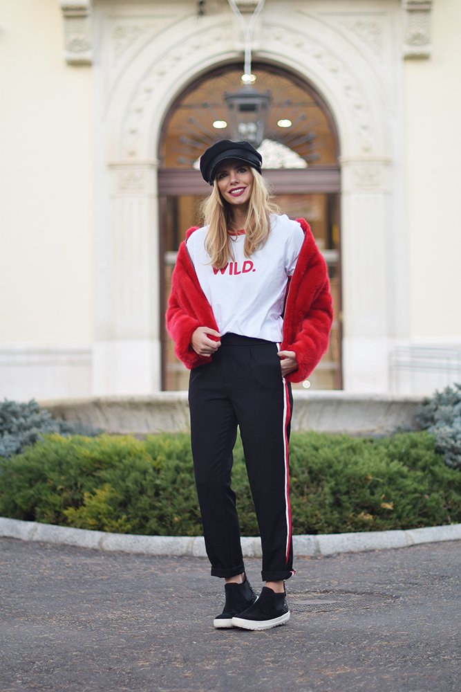 ♦ ♦ ♦ S P O R T Y ♦ ♦ ♦
La influencer <a href="/MarthaLozanoM/">Martha Lozano</a> combina nuestra camiseta Wild. con abrigo de pelo, pantalones sporty y boina. ¿Qué te parece su look?
Hazte con la camiseta ➡ bit.ly/wildtshirtbtb