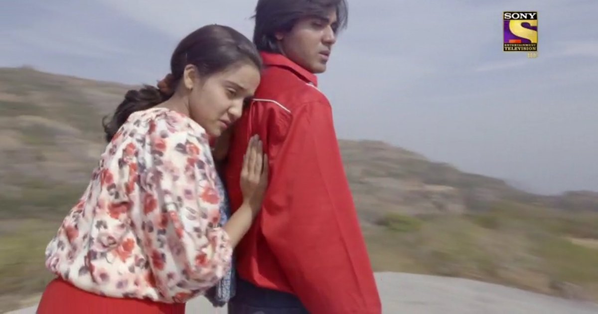 alice__59's tweet photo. #YehUnDinonKiBaatHai So far this was the best ever scene of confession for love...only that simple handtouching of Naina was so warmthfull...full of love...She touched him and gave Sameer that comfort for which he was thirsty of...he felt her love...💞💞👏👏👏❤❤❤ https://t.co/rMwZEe0FPi
